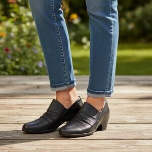 Clarks Women's Emily2 Cove Black Leather Heeled Comfort Shoe/Bootie - Size 11